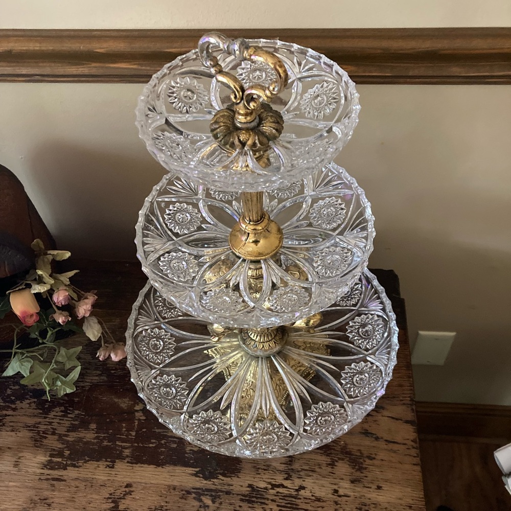 ⭐️🎊Host Pick🎊⭐️ Vintage Server SOLD - Picture 7 of 8